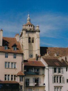 La ville natale de Louis Pasteur sur pellicule! 

📸 Pentax ME Super 
🎞️ Kodak Gold 200 

• Photographie - Jura - Patrimoine •
#sortezchezvous #juratourisme #bourgognefranchecomtetourisme #pentax #kodak 

⁉️ D’ailleurs, quelle est la ville en question?