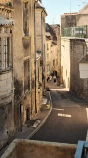 En cette fin de week-end, j’avais envie de vous partager cette petite carte de postale de la fameuse « Petite Venise du Jura »; Dole !

• Jura - Dole - Patrimoine - France •
#bourgognefranchecomtetourisme #juratourisme #explorefrance #dole #dijonnais