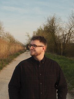 🚤 Ma tête, le canal et des bateaux. 

Je vous ai déjà dit que j’aimais les bateaux ? 
Autant vous dire que du côté de la plaine de Saône, je suis servi ! 🤭

• Bourgogne - Côte-d’Or - Nature - Photographie - Balade •
#labourgogne #lacotedorjadore #sortezchezvous #explorefrance #bourgognefranchecomtetourisme