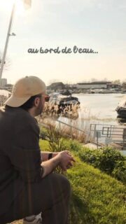 Au bord de l’eau… 

On est hypnotisé par la lumière qui se reflète. 
On profite du calme. 
On en profite pour se vider la tête. 
On se détend. 
On profite de l’instant présent. 

🫶

• Bourgogne - Nature - Côte-d’Or •
#explorefrance #bourgognefranchecomtetourisme #lacotedorjadore #mybourgogne #rivesdesaône